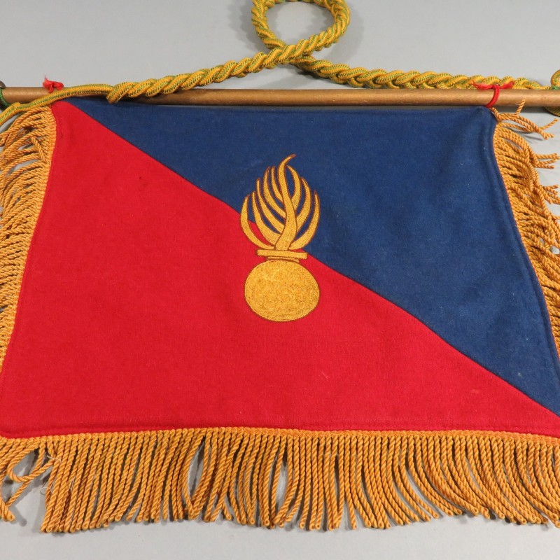 FANION DE CLAIRON OU DE TROMPETTE DE REGIMENT D'INFANTERIE  ET ALPINE RI RIA AVEC FOURRAGERE DE LA MEDAILLE MILITAIRE