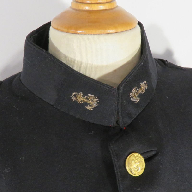 VESTE D'UNIFORME MODELE 1931 D'UN CAPITAINE DE L'INFANTERIE COLONIALE VESTE NOMINATIVE VIDAL ET DATEE 1935