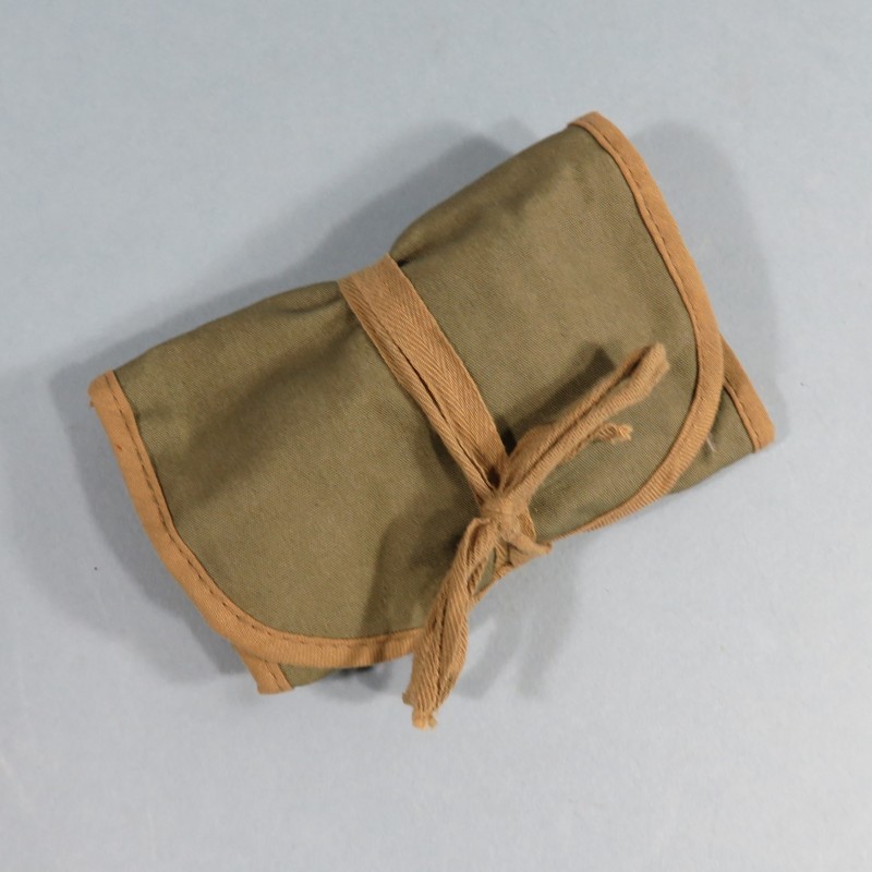 TROUSSE DE COUTURE EQUIPEMENT INDIVIDUEL WAAC OU DES GI MILITARIA US WW2