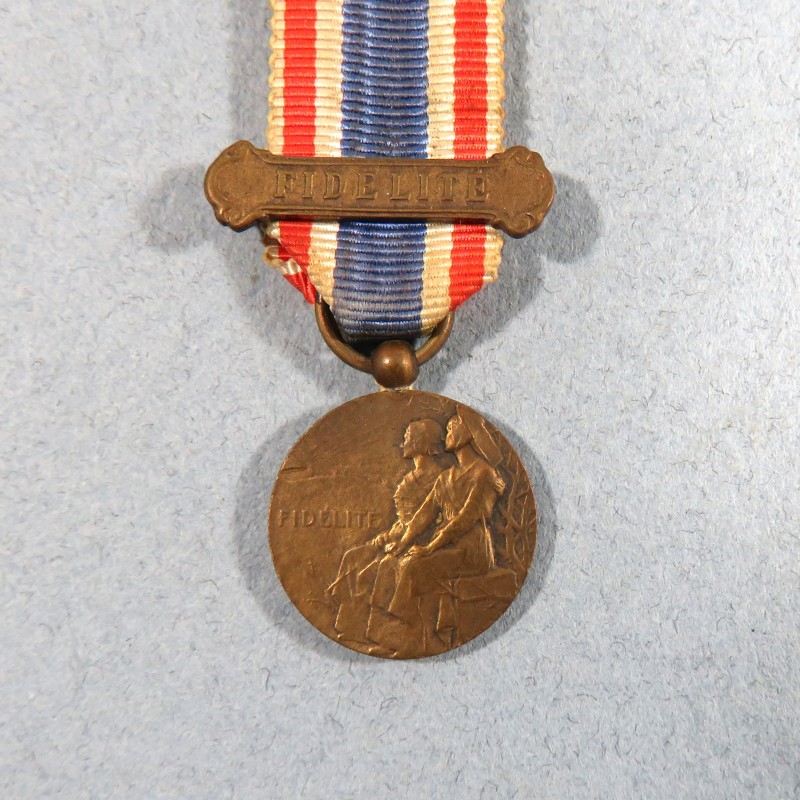 FRANCE REDUCTION DE LA MEDAILLE DE LA FIDELITE AVEC SA BARRETTE FIDELITE CLASSE BRONZE ALSACE LORRAINE °