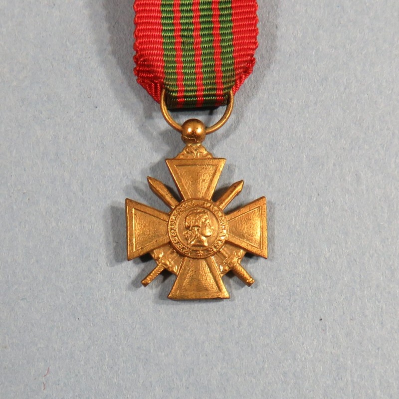 FRANCE REDUCTION DE LA MEDAILLE CROIX DE GUERRE 1939-1945 °