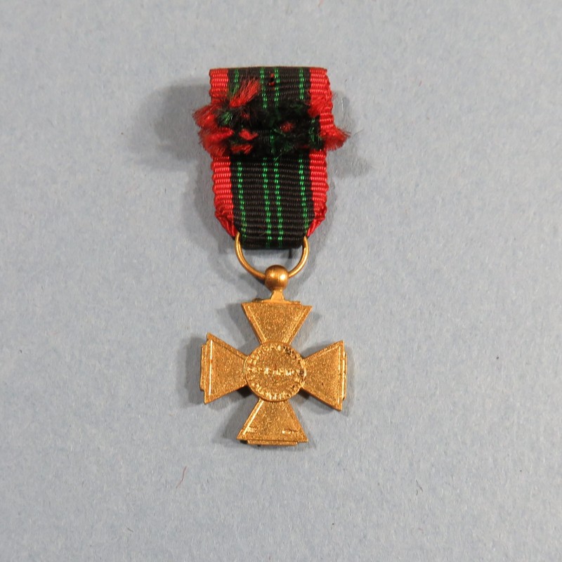 FRANCE REDUCTION DE LA MEDAILLE CROIX DES COMBATTANTS VOLONTAIRES DE LA RESISTANCE 1939-1945 °