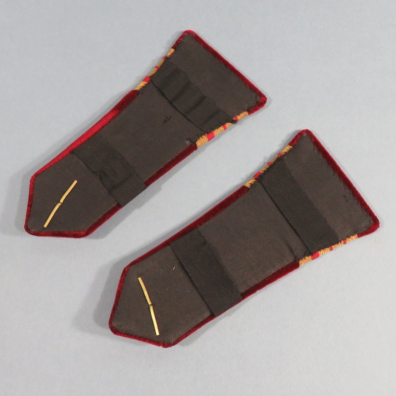 PAIRE D'EPAULETTES D'OFFICIER DU SERVICE DE SANTE MEDECIN COMMANDANT A PARTIR DE 1945