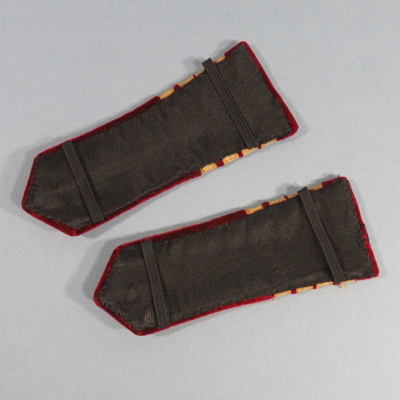 PAIRE D'EPAULETTES D'OFFICIER DU SERVICE DE SANTE MEDECIN COMMANDANT A PARTIR DE 1945