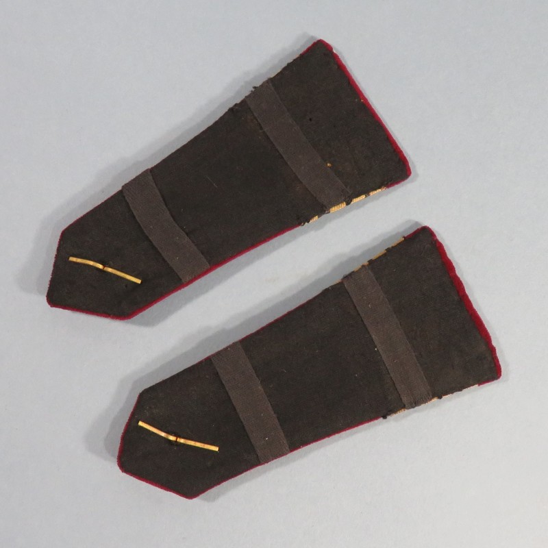 PAIRE D'EPAULETTES D'OFFICIER DU SERVICE DE SANTE MEDECIN COMMANDANT A PARTIR DE 1945