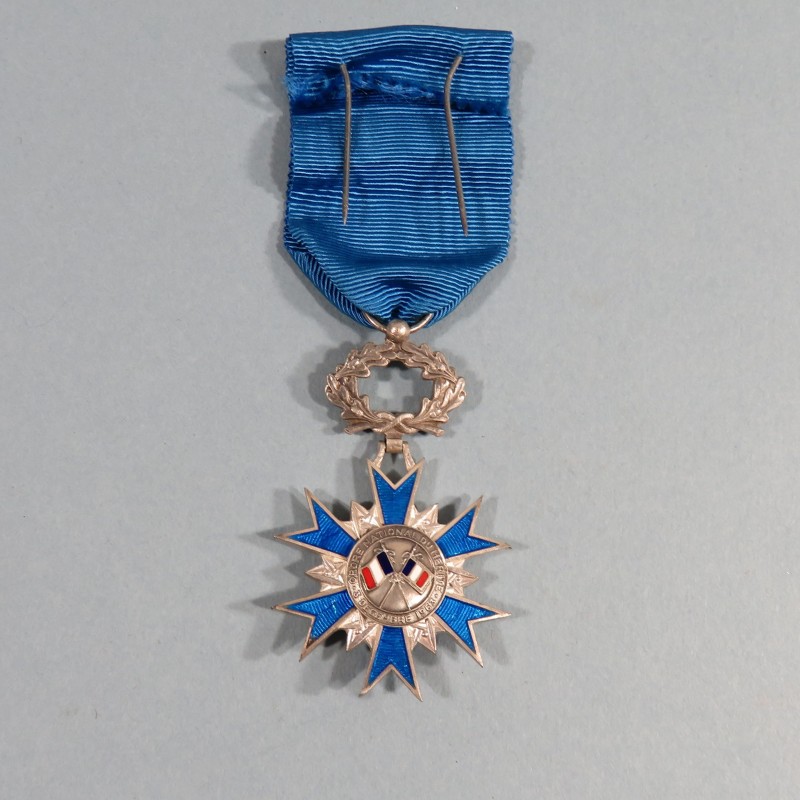 FRANCE MEDAILLE DE CHEVALIER DE L'ORDRE NATIONAL DU MERITE ONM FABRICATION EN ARGENT DE LA MONNAIE DE PARIS BOITE