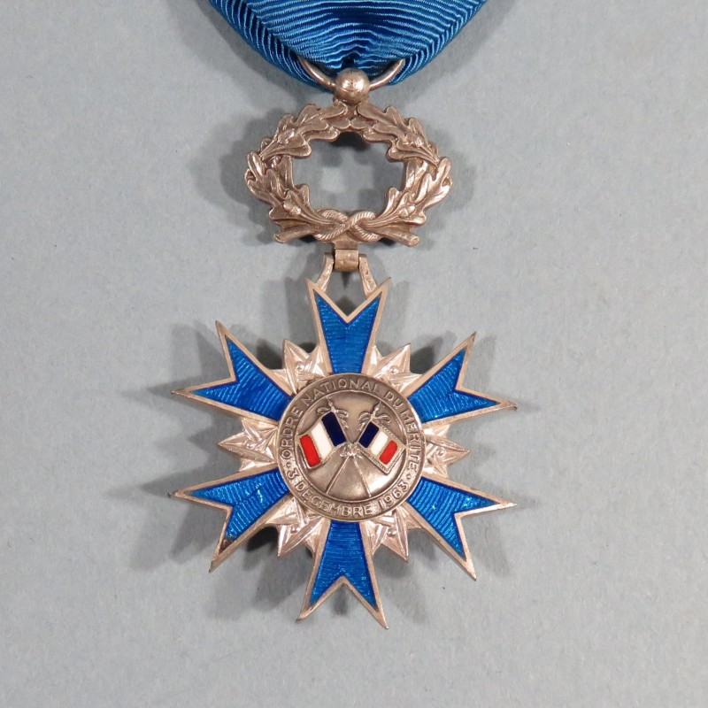 FRANCE MEDAILLE DE CHEVALIER DE L'ORDRE NATIONAL DU MERITE ONM FABRICATION EN ARGENT DE LA MONNAIE DE PARIS BOITE