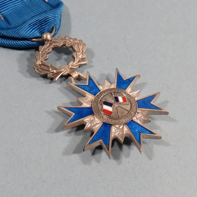 FRANCE MEDAILLE DE CHEVALIER DE L'ORDRE NATIONAL DU MERITE ONM FABRICATION EN ARGENT DE LA MONNAIE DE PARIS BOITE