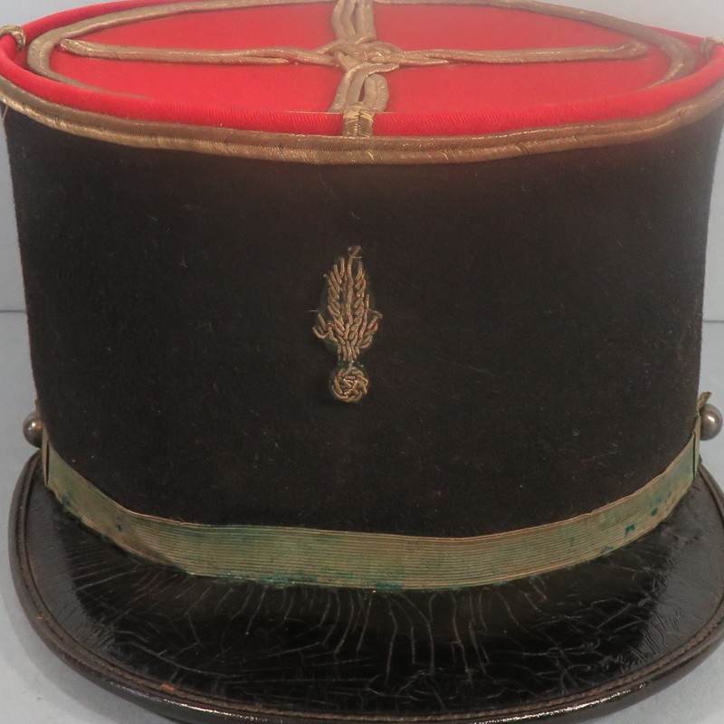 KEPI MODELE 1919 1931 DE SOUS-LIEUTENANT CAVALERIE ETAT MAJOR TRAIN CUIRASSIERS OU DE DRAGON ANNEES 1940 TAILLE 58