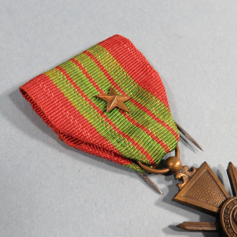 CROIX DE GUERRE 1939-1945 DATE 1939 AVEC UN RUBAN DE TISSAGE AFRIQUE DU NORD OU ITALIE UNE ETOILE POUR UNE CITATION