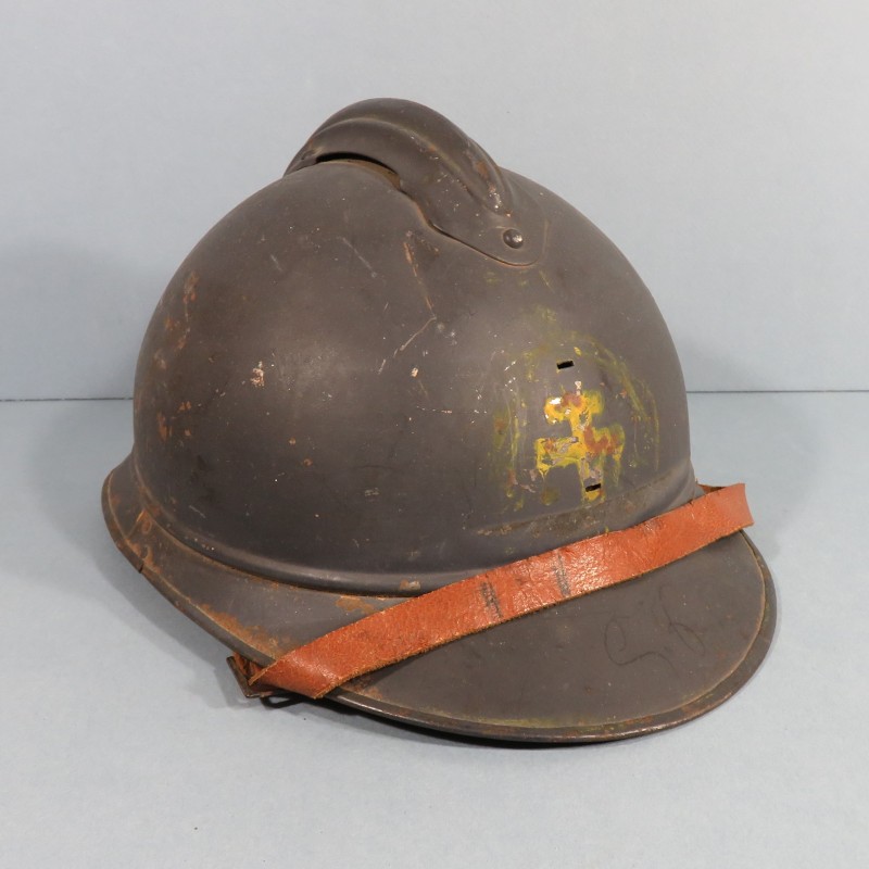 CASQUE ADRIAN MODELE 1915 COMPLET GUERRE 1914-1918 CROIX DE LORRAINE JAUNE PEINTE SUR LE DEVANT JUS DE GRENIER