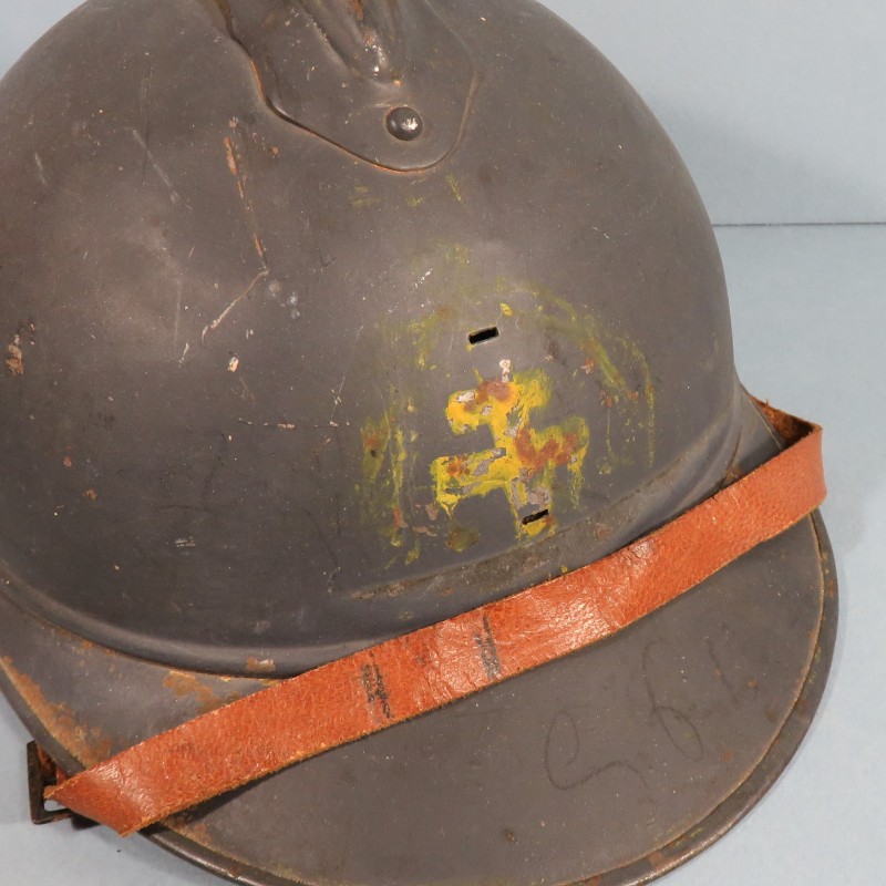 CASQUE ADRIAN MODELE 1915 COMPLET GUERRE 1914-1918 CROIX DE LORRAINE JAUNE PEINTE SUR LE DEVANT JUS DE GRENIER