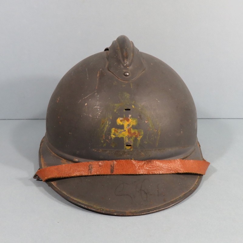 CASQUE ADRIAN MODELE 1915 COMPLET GUERRE 1914-1918 CROIX DE LORRAINE JAUNE PEINTE SUR LE DEVANT JUS DE GRENIER