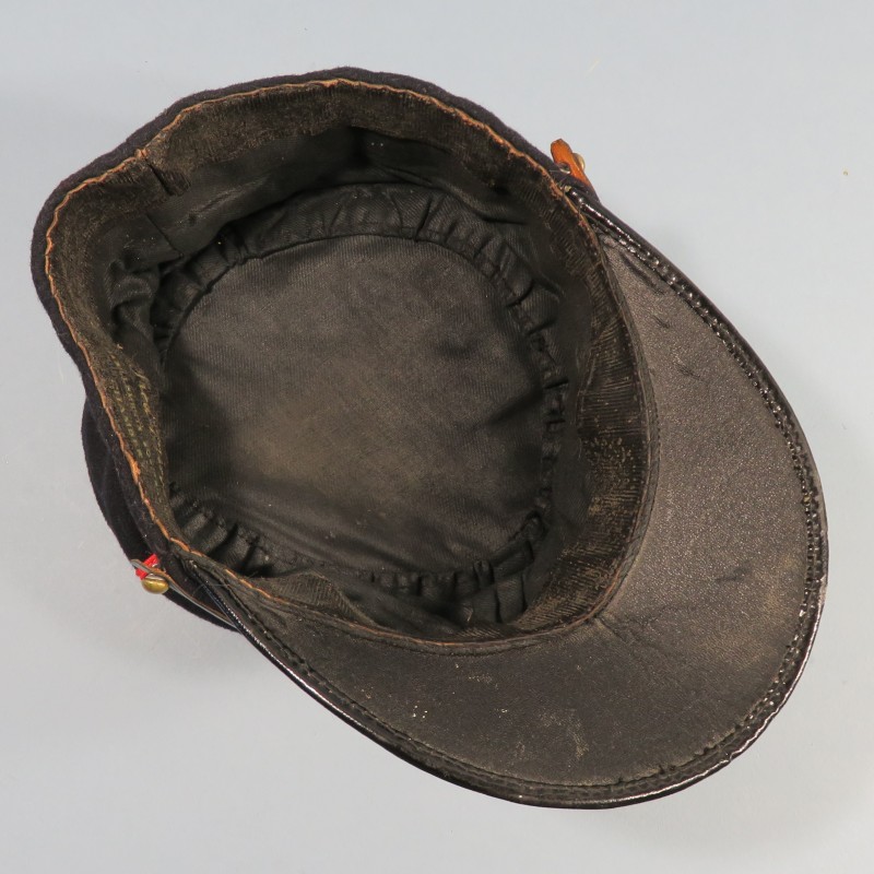 KEPI DE SAPEURS-POMPIERS MODELE 1884 TAILLE 57 FABRICATION FRED-MIEGE A CHAMBERY SP