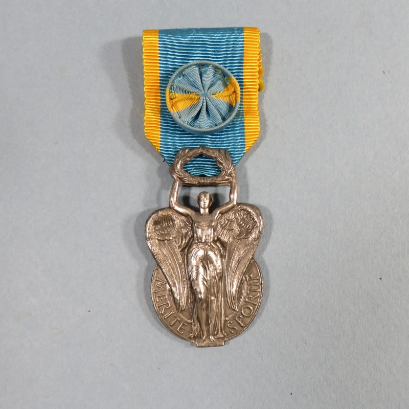 MEDAILLE D'OFFICIER DU MERITE SPORTIF EN ARGENT 1956 - 1963 EN BOITE