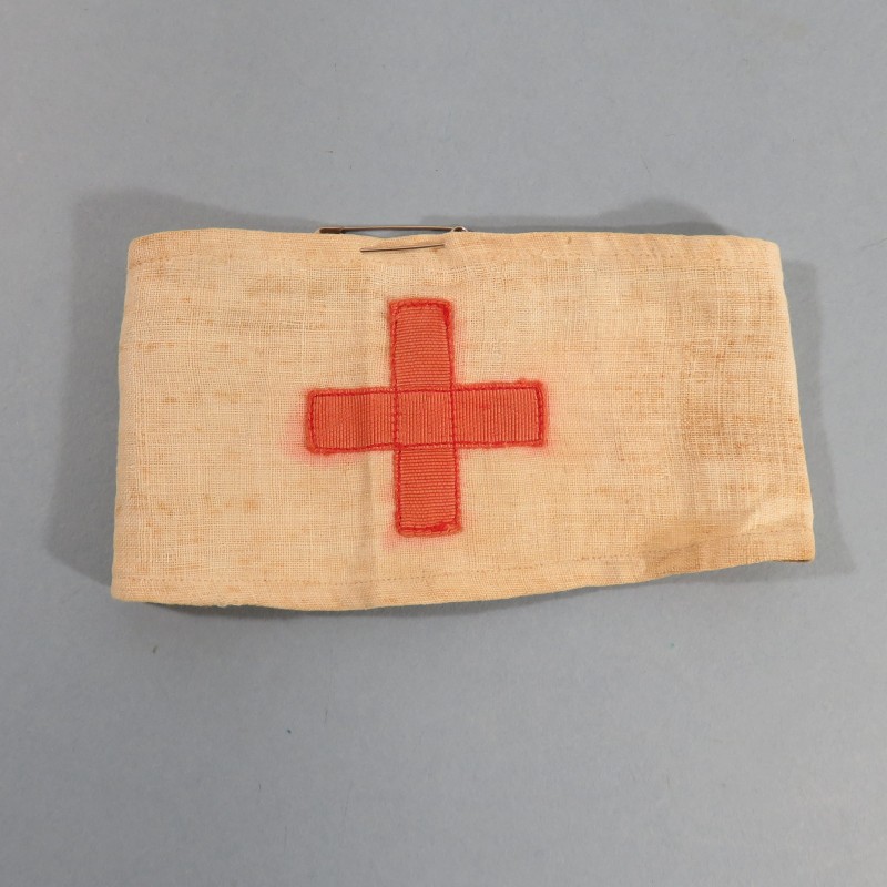 BRASSARD DE MEDECIN BRANCARDIER OU INFIRMIERE DE LA CROIX ROUGE FRANCAISE FABRICATION ARTISANAL PREMIERE OU SECONDE GUERRE CRF