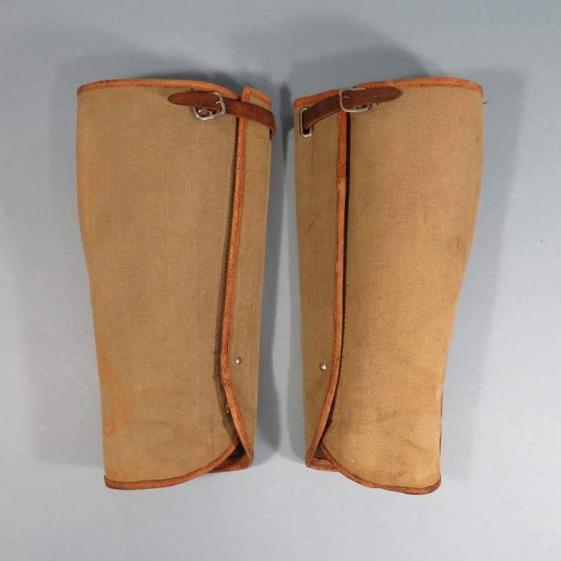 GUETRES LEGGINGS OU JAMBIERES EN TOILE KAKI POUR OFFICIERS SECONDE GUERRE MODELE 1920