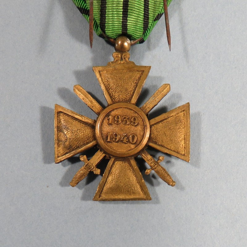 CROIX DE GUERRE DATEE AU DOS 1939-1940 RUBAN DE VICHY AVEC UNE ETOILE POUR UNE CITATION A L'ORDRE DU REGIMENT CAMPAGNE 1939-40