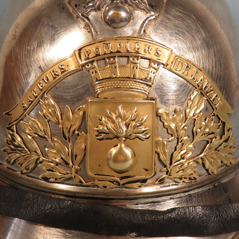 CASQUE D'OFFICIER DES SAPEURS POMPIERS AVEC PLAQUE DE LA VILLE DE LAUZET SAPEURS-POMPIERS MODELE 1885-95