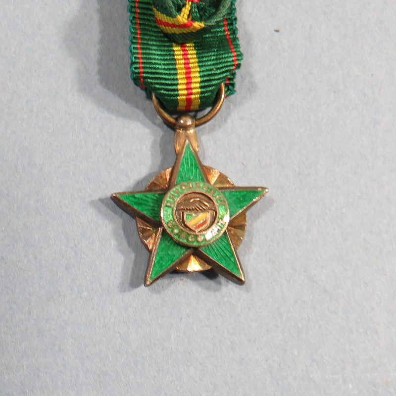 REPUBLIQUE DU CONGO REDUCTION DE LA MEDAILLE D'OFFICIER DE L'ORDRE NATIONAL DU DEVOUEMENT DEVOTION ORDER MEDAL °