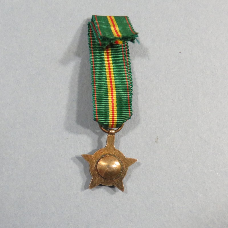 REPUBLIQUE DU CONGO REDUCTION DE LA MEDAILLE D'OFFICIER DE L'ORDRE NATIONAL DU DEVOUEMENT DEVOTION ORDER MEDAL °