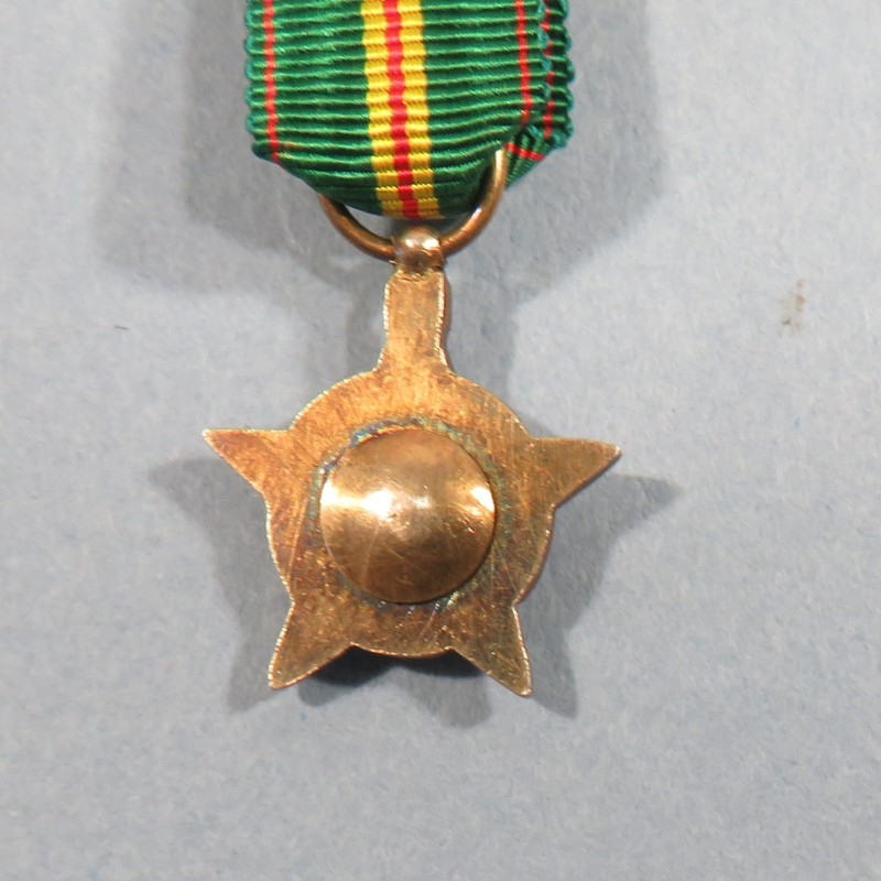 REPUBLIQUE DU CONGO REDUCTION DE LA MEDAILLE D'OFFICIER DE L'ORDRE NATIONAL DU DEVOUEMENT DEVOTION ORDER MEDAL °