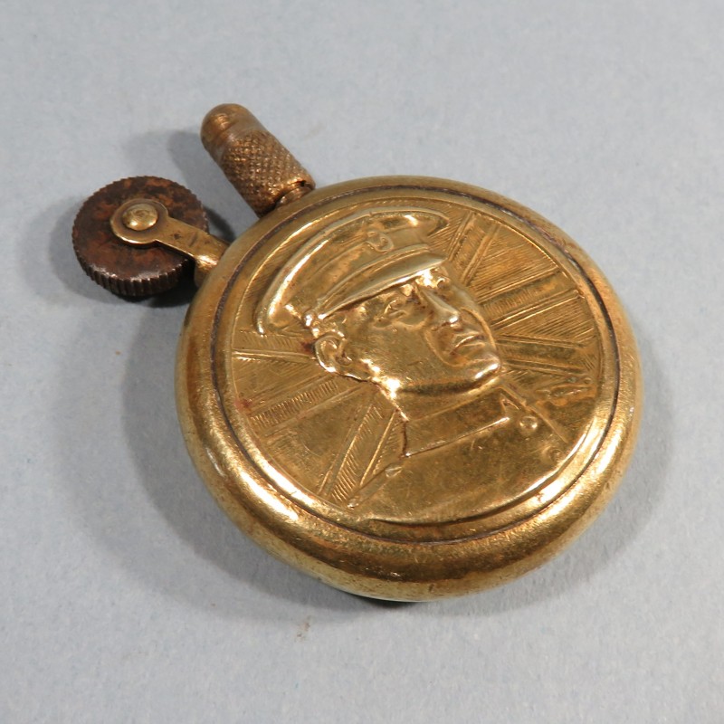 BRIQUET DE POILUS PORTRAIT DE SOLDAT ET BLASON ANGLAIS ARTISANAT DE TRANCHEE SOUVENIR DE LA GUERRE 1914 1918