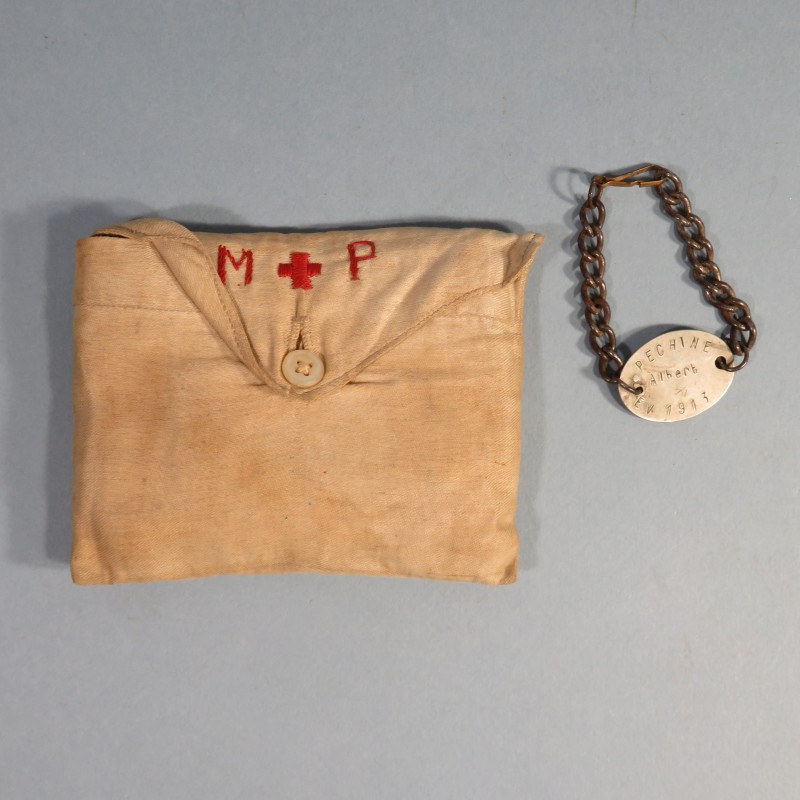 ENSEMBLE CROIX ROUGE FAMILLE PECHINE ALBERT ET MICHEL POCHETTE AVEC BRASSARD PLAQUE D'IDENTITE ET LISTE DE L'EQUIPE