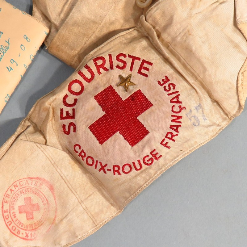 ENSEMBLE CROIX ROUGE FAMILLE PECHINE ALBERT ET MICHEL POCHETTE AVEC BRASSARD PLAQUE D'IDENTITE ET LISTE DE L'EQUIPE