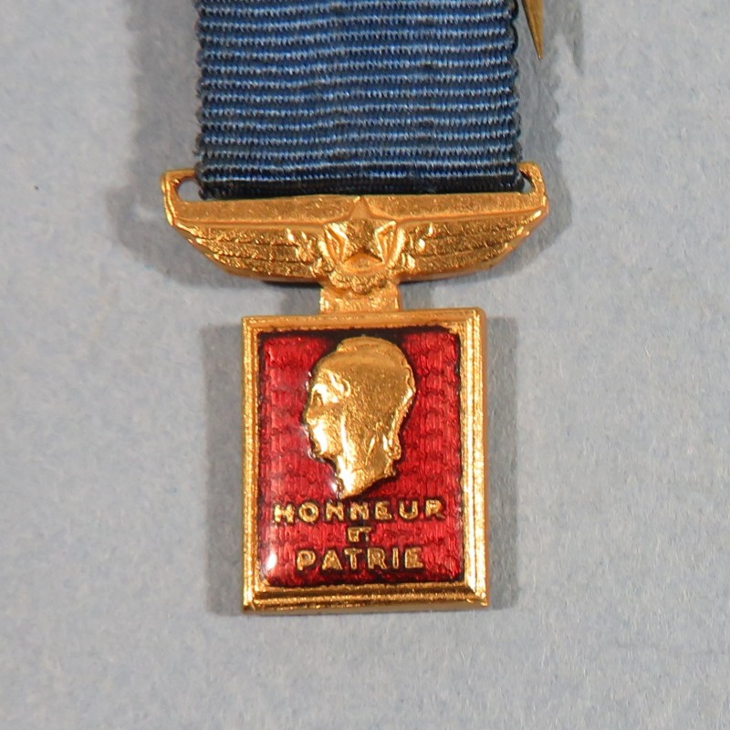 FRANCE REDUCTION DE LA MEDAILLE DE CHEVALIER DE L'ORDRE DE L'AERONAUTIQUE MILITAIRE 1945 FRENCH AERONAUTICS MEDAL °