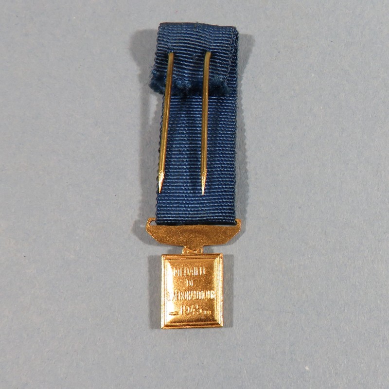 FRANCE REDUCTION DE LA MEDAILLE DE CHEVALIER DE L'ORDRE DE L'AERONAUTIQUE MILITAIRE 1945 FRENCH AERONAUTICS MEDAL °