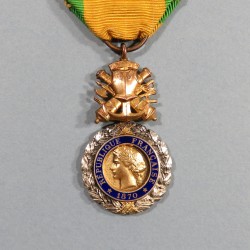 FRANCE MEDAILLE MILITAIRE 3 ème REPUBLIQUE VALEUR ET DISCIPLINE EN ARGENT POINCONNE MONNAIE DE PARIS ATTACHE A BOULES