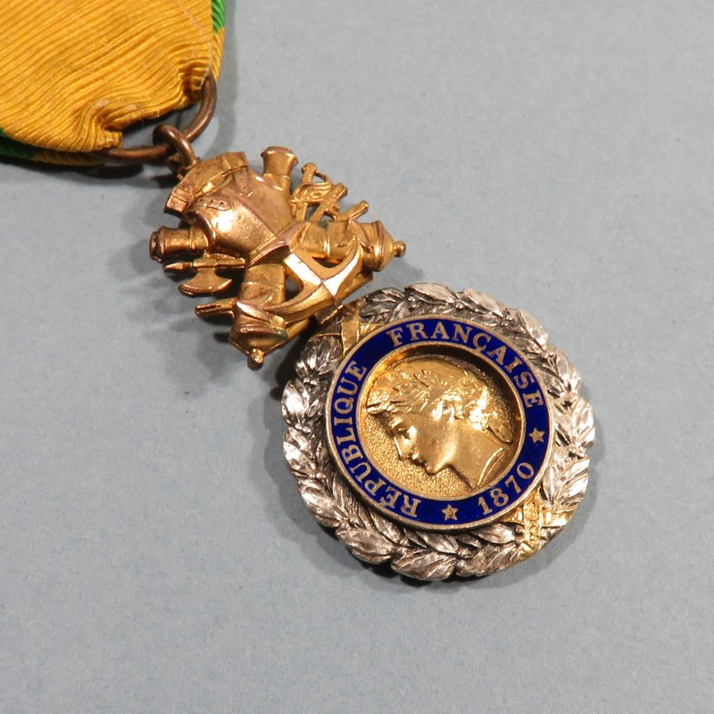 FRANCE MEDAILLE MILITAIRE 3 ème REPUBLIQUE VALEUR ET DISCIPLINE EN ARGENT POINCONNE MONNAIE DE PARIS ATTACHE A BOULES