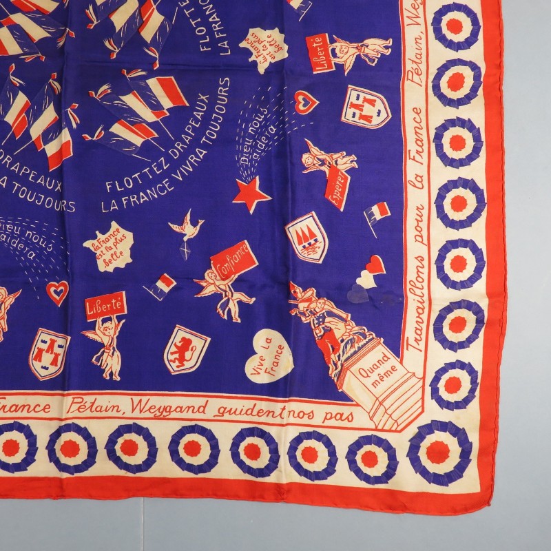 GRAND MOUCHOIR OU FOULARD DE PROPAGANDE A LA GLOIRE DU MARECHAL PETAIN ET DU GENERAL WEYGAND GOUVERNEMENT DE VICHY 1940 1944