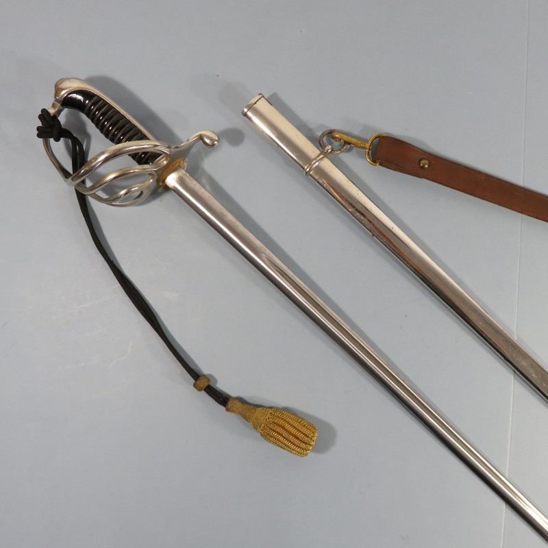 SABRE MODELE 1882 POUR OFFICIERS D'INFANTERIE MANUFACTURE NATIONALE D'ARMES DE CHATELLERAULT OCTOBRE 1922