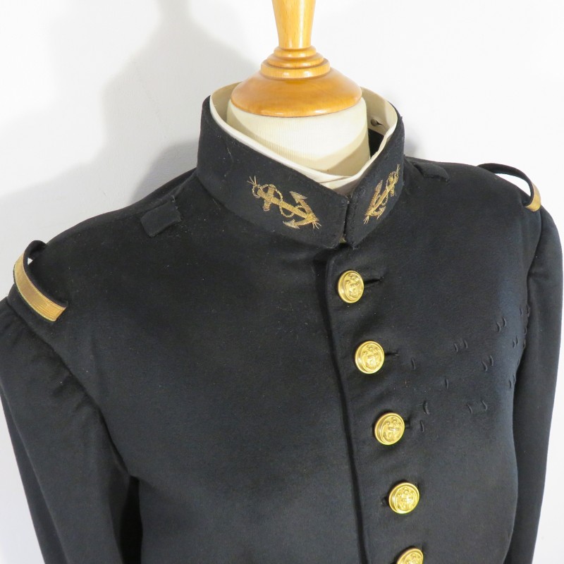 VESTE D'UNIFORME MODELE 1931 D'UN CAPITAINE DE L'INFANTERIE COLONIALE QUASI NEUVE DE STOCK