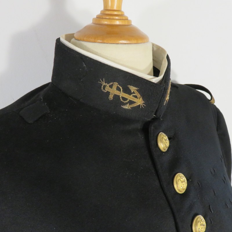 VESTE D'UNIFORME MODELE 1931 D'UN CAPITAINE DE L'INFANTERIE COLONIALE QUASI NEUVE DE STOCK