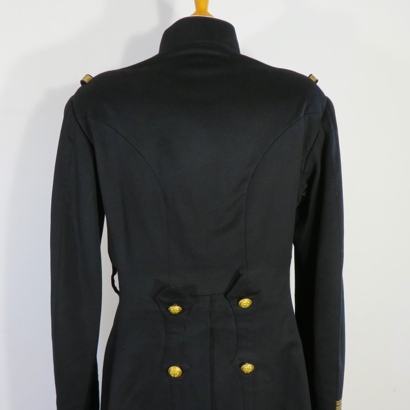 VESTE D'UNIFORME MODELE 1931 D'UN CAPITAINE DE L'INFANTERIE COLONIALE QUASI NEUVE DE STOCK