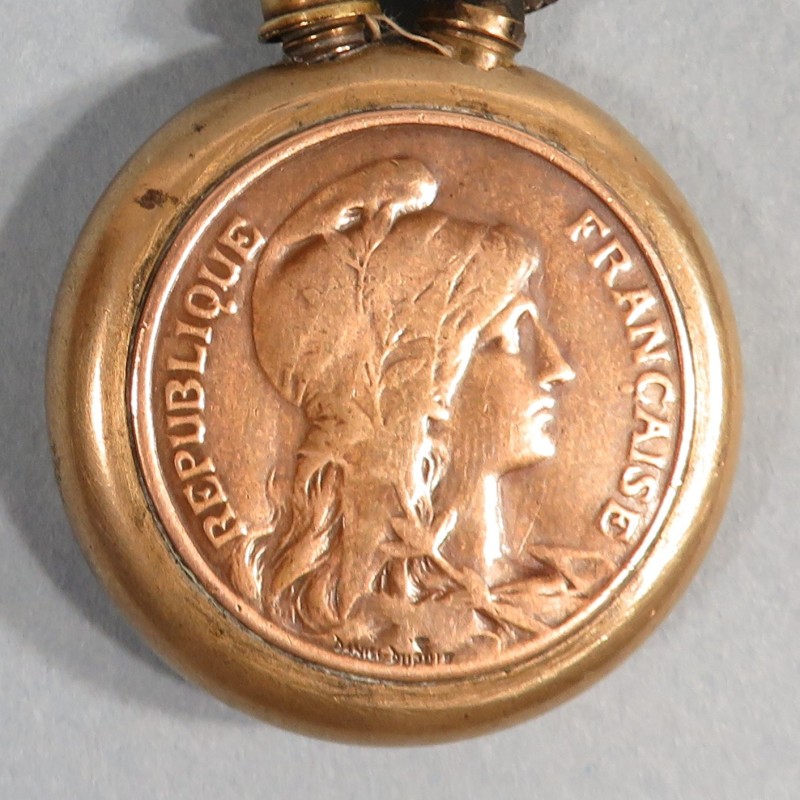 BRIQUET DE POILUS FRANCO ANGLAIS AVEC PIECES DE MONNAIES ARTISANAT DE TRANCHEE SOUVENIR DE LA GUERRE 1914 1918