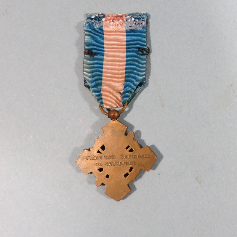 MEDAILLE DE SAUVETAGE VALEUR CIVIQUE F.N.S. FEDERATION NATIONALE DE SAUVETAGE SAUVETEUR BARRETTE DEVOUEMENT