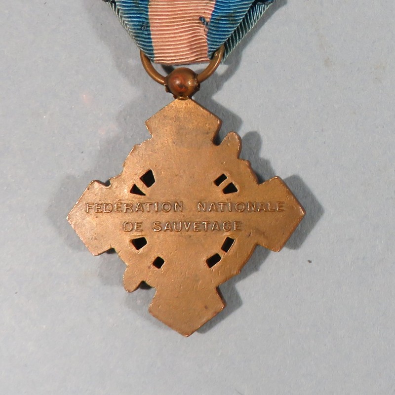 MEDAILLE DE SAUVETAGE VALEUR CIVIQUE F.N.S. FEDERATION NATIONALE DE SAUVETAGE SAUVETEUR BARRETTE DEVOUEMENT