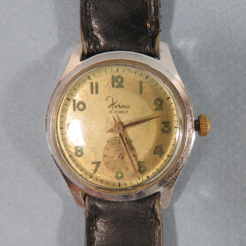 MONTRE D'OFFICIER FABRICATION DES ANNEES 1940 - 1950 HERMA 15 JEWELS PETITES SECONDES TYPE MILITAIRE BRACELET CUIR NOIR