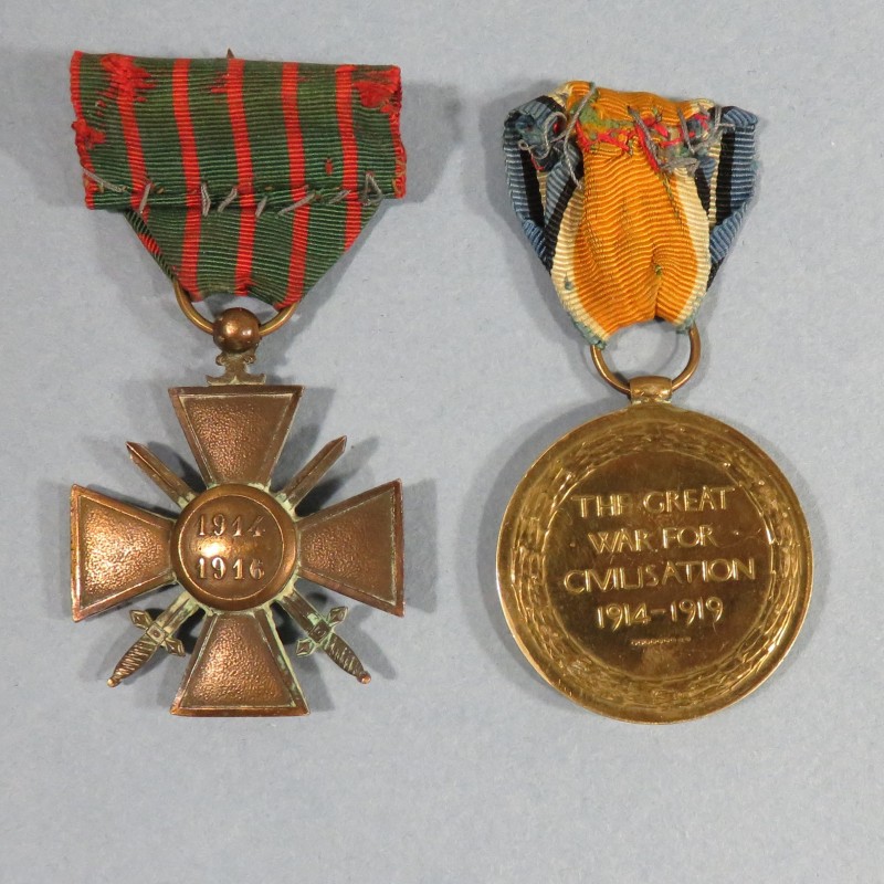 MEDAILLE ANCIEN SECONDE CLASSE BRITISH OU CANADA CROIX DE GUERRE ET INTERALLIEE 5201810PTE. R. MOQUIN. C.A.M.C.