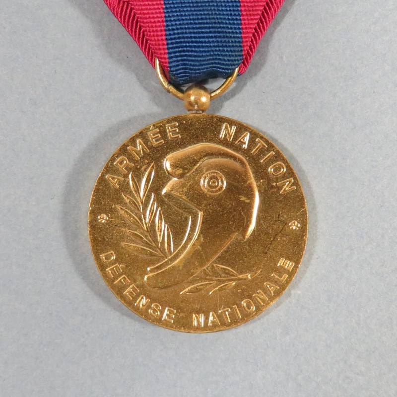 FRANCE MEDAILLE DE LA DEFENSE NATIONALE FRANCAISE CLASSE BRONZE AVEC BARRETTE DEE LA LEGION ETRANGERE