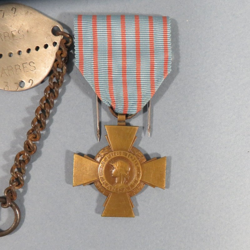 ENSEMBLE ANCIEN SOUS OFFICIER PLAQUE CROIX DE GUERRE RAPPEL LIBERATION 1939 - 1945 ALGERIE CROIX DU COMBATTANT