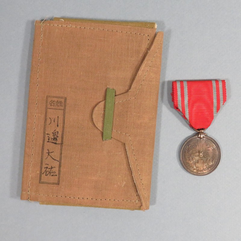 JAPON MEDAILLE DE LA CROIX ROUGE CLASSE ARGENT POUR INFIRMIERE AVEC SON LIVRET