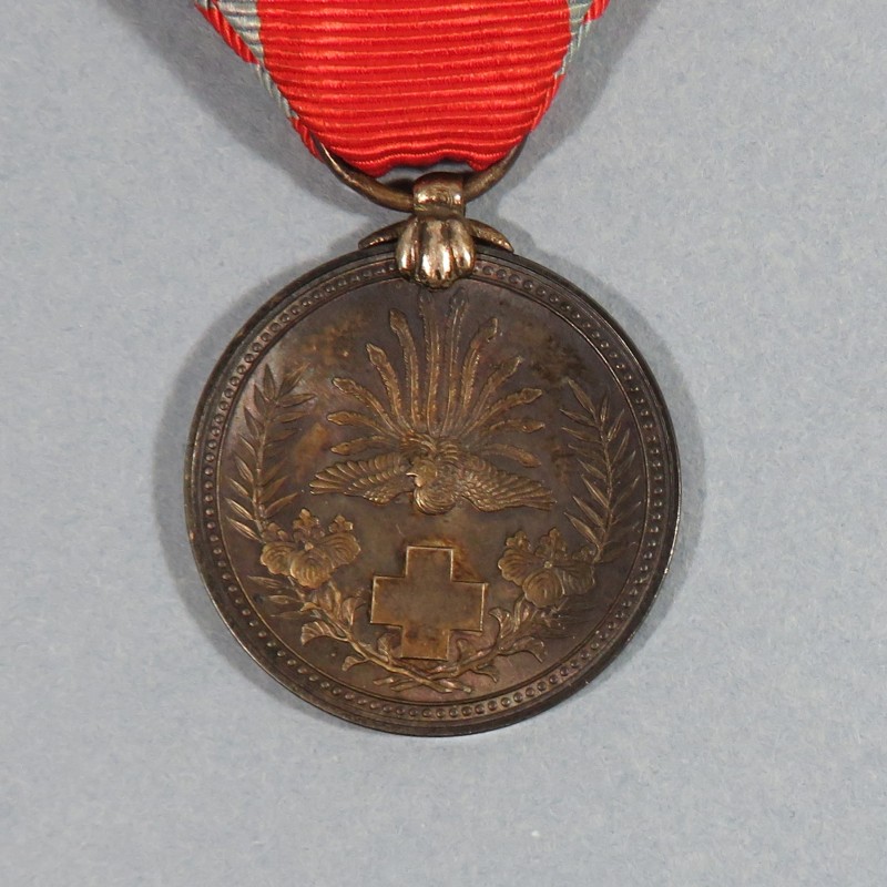 JAPON MEDAILLE DE LA CROIX ROUGE CLASSE ARGENT POUR INFIRMIERE AVEC SON LIVRET