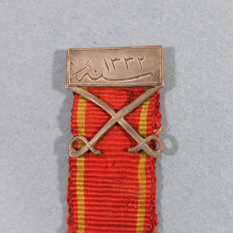 TURQUIE DEMI TAILLE DE LA MEDAILLE DE L'ORDRE LIAKAT OU MERITE  AVEC BARRETTE ET EPEES GUERRE 1914 1918 TURKEY WW1 MEDAL °