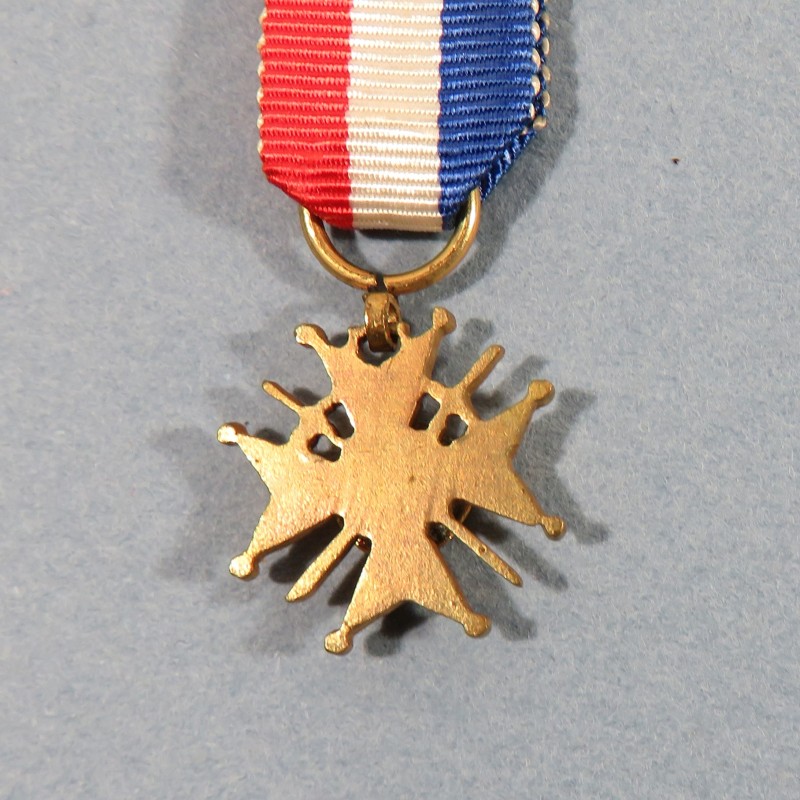 FRANCE ANGLETERRE REDUCTION DE LA MEDAILLE DE CHEVALIER DE L'ORDRE FRANCO BRITANIQUE SECONDE GUERRE AVEC CROIX DE LORRAINE °