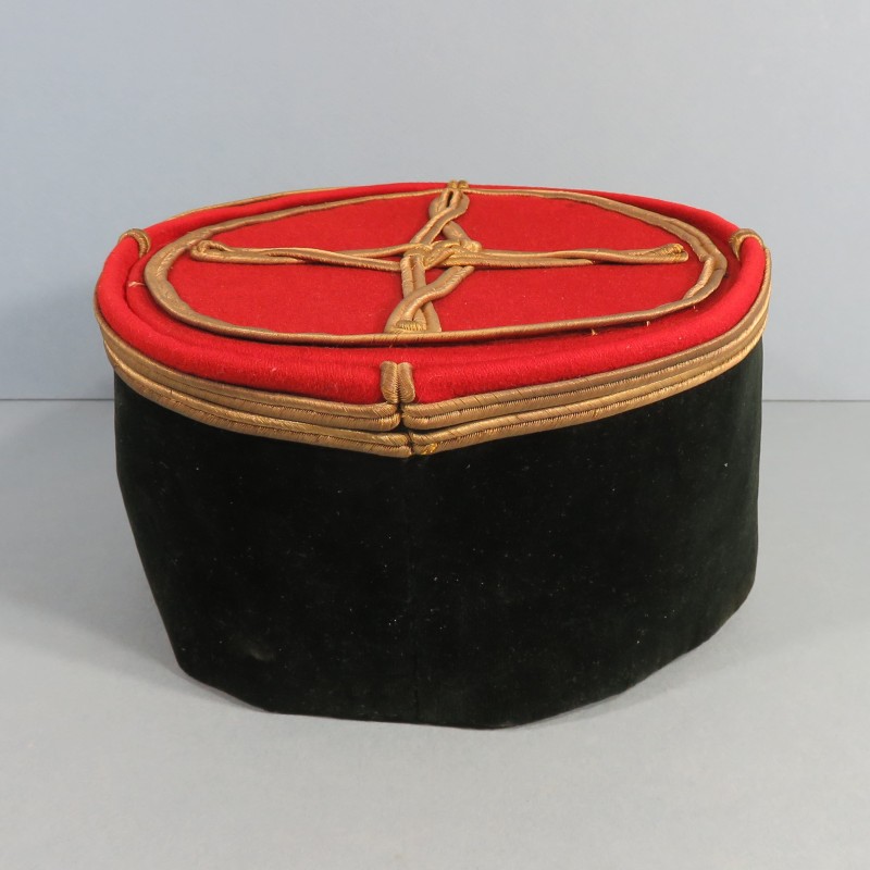 KEPI MODELE 1919 1931 DE LIEUTENANT PHARMACIEN MEDECIN SERVICE DE SANTE ANNEES 1940 TAILLE 57 VELOUR VERT